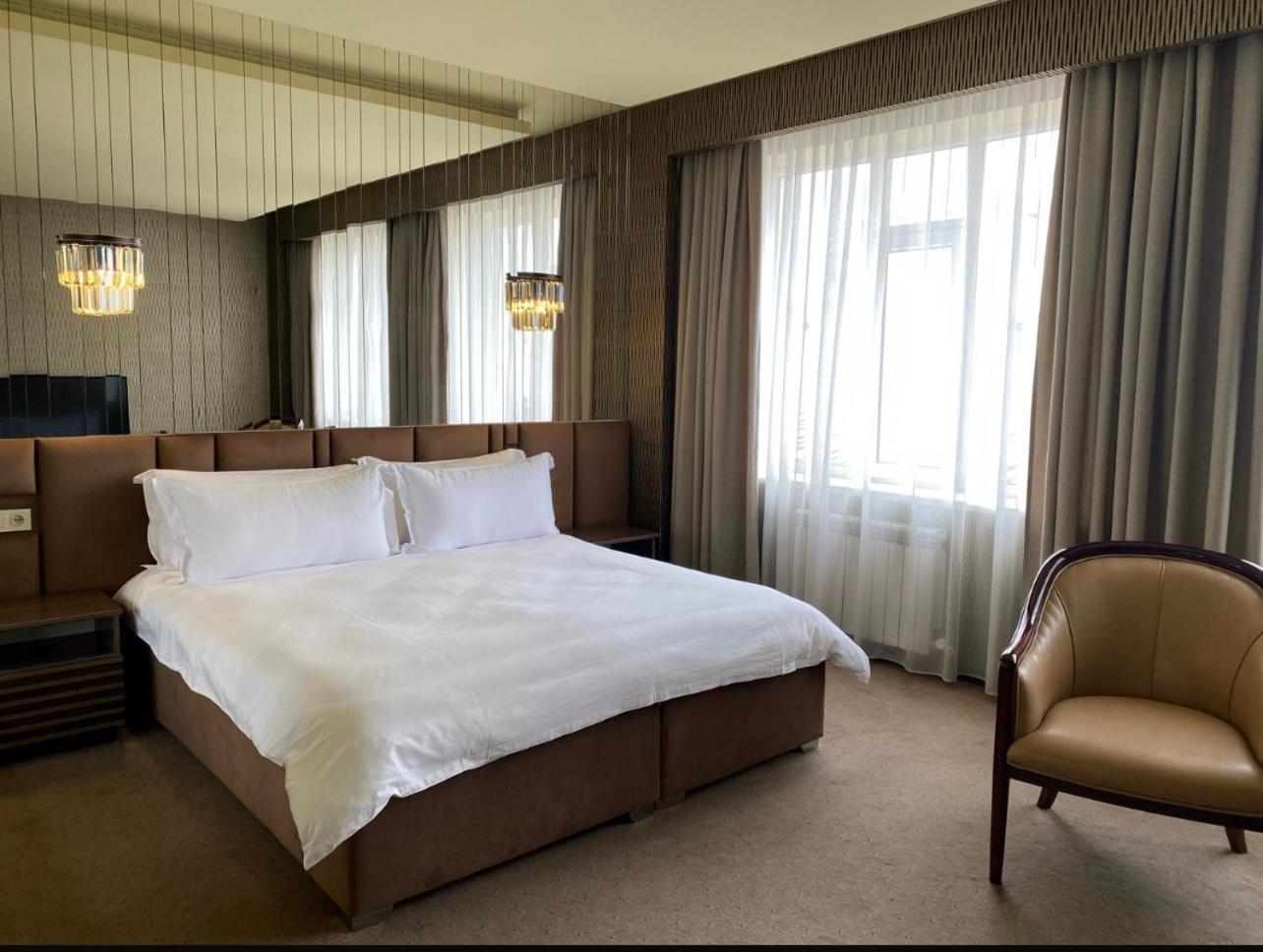 Barhat Hotel & Spa Тараз Экстерьер фото