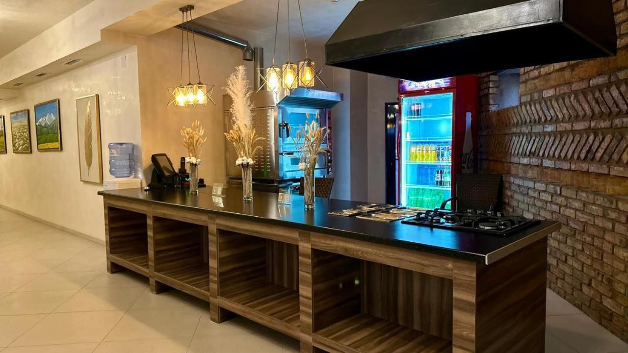 Barhat Hotel & Spa Тараз Экстерьер фото