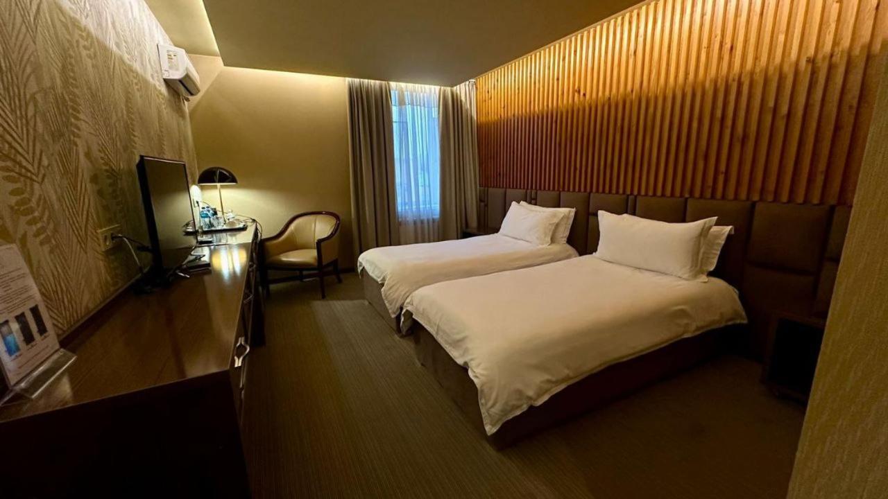 Barhat Hotel & Spa Тараз Экстерьер фото