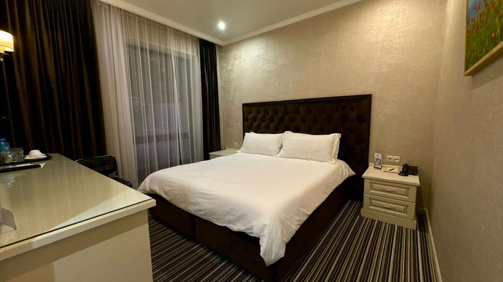 Barhat Hotel & Spa Тараз Экстерьер фото